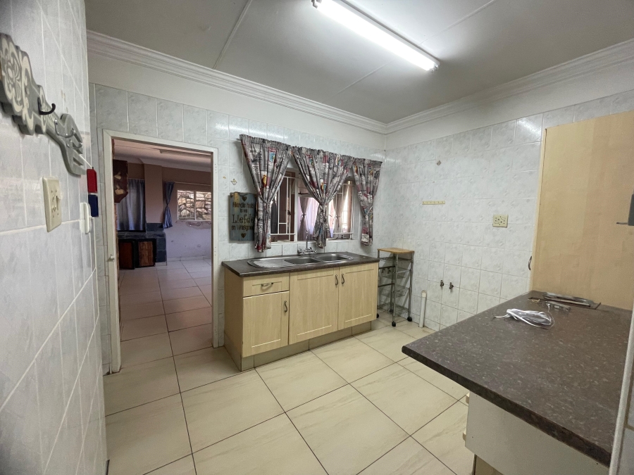 6 Bedroom Property for Sale in Ifafi North West